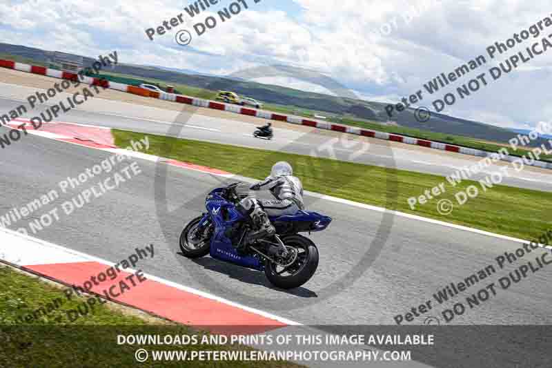 cadwell no limits trackday;cadwell park;cadwell park photographs;cadwell trackday photographs;enduro digital images;event digital images;eventdigitalimages;navarra;no limits trackdays;peter wileman photography;racing digital images;trackday digital images;trackday photos